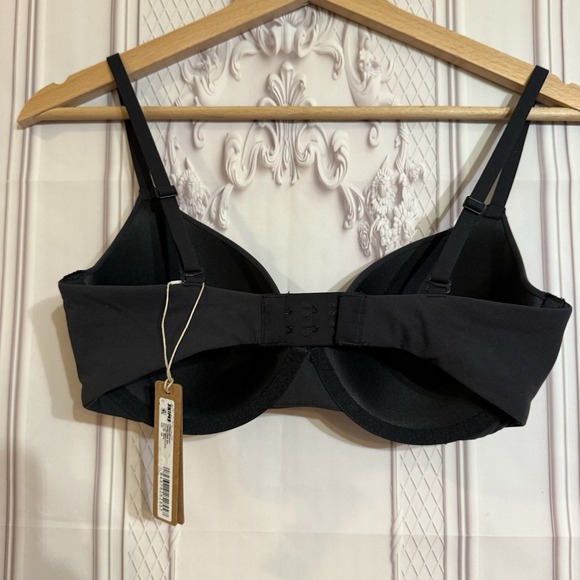 NWT SKIMS Fits Everybody T-Shirt Demi Bra Onyx Black Size 32D $54 - Picture 9 of 9
